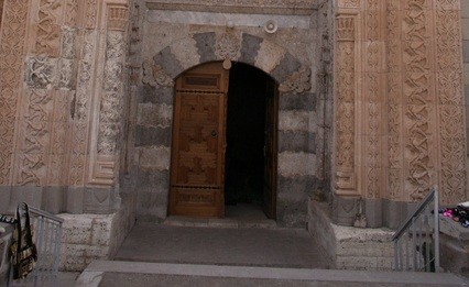 eşrefoğlu camii kapısı