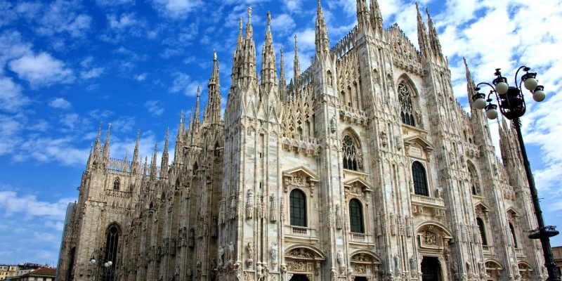 gotik mimari ve zirvesi duomo katedrali tarihli sanat